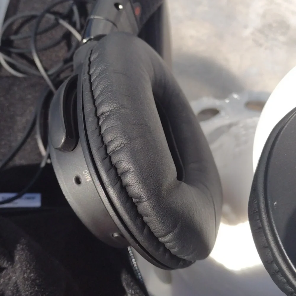 - Sony Black Wireless Headphones MDR-ZX750BN NWOT